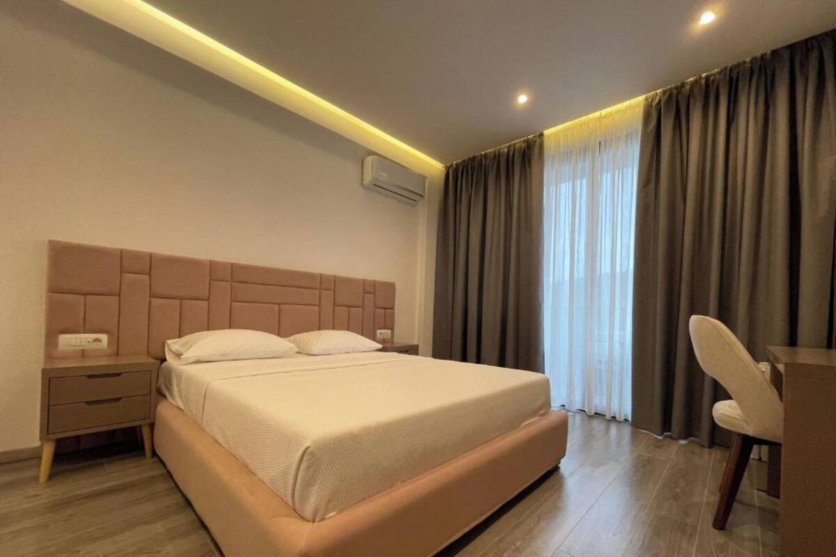 WiFi (free), bed sheets