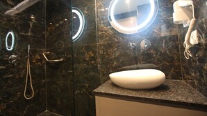 Triple Room | Bathroom - Hotel Mare 2 (Ksamil)