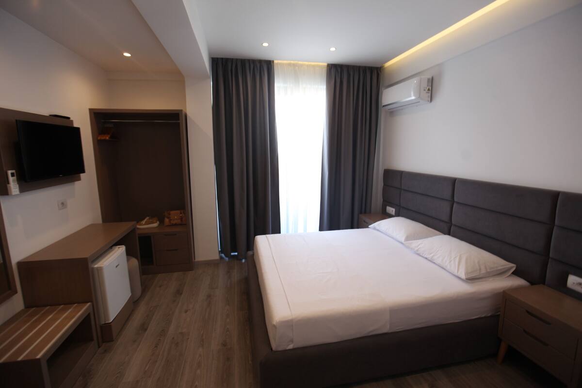 Double Room | WiFi (free), bed sheets