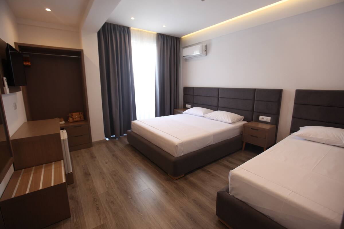 Quadruple Room | WiFi (free), bed sheets