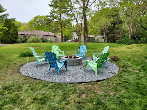 Mid-Cape Cottage, Short Walk to the Beach