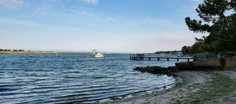 Mid-Cape Cottage, Short Walk to the Beach