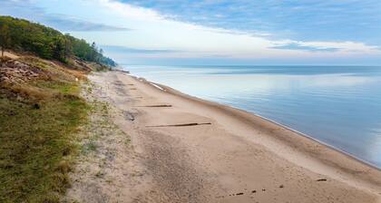 Hot Tub | Game Room | Patio | Walk to Beach | 10 min South Haven