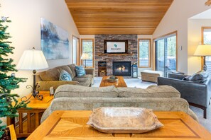 Smart TV, fireplace, DVD player, ping pong