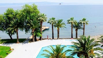 Een seizoensgebonden buitenzwembad