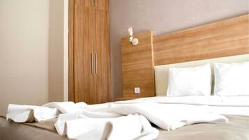 Egyptian cotton sheets, premium bedding, minibar, free WiFi