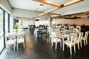 Breakfast, lunch, dinner served; Thai cuisine  - Anda Bangkok Hotel (Bangkok)