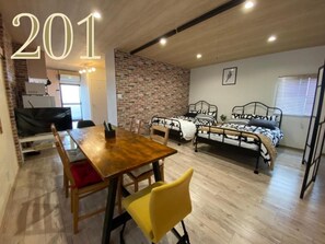 1 bedroom, desk, free WiFi, bed sheets