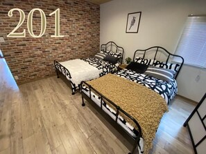 1 bedroom, desk, free WiFi, bed sheets - Room 201 with balcony 1 floor bath toilet 2 w - 201 / Osaka Ōsaka (Osaka)