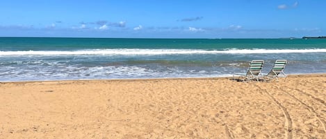 Beach nearby, sun loungers, beach towels