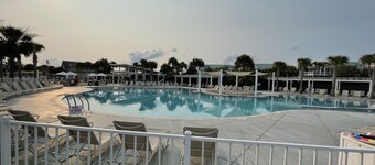 Lowcountry Splendor w/Marsh Views! Pet Friendly! Amenity Cards! Sleeps 12! Amenity Cards!