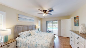 3 bedrooms, iron/ironing board, travel cot, free WiFi - Cypress House Private SALTWATER pool. Great location, 7 miles to the beach! (Fort Myers)