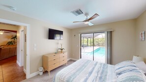 3 bedrooms, iron/ironing board, travel cot, free WiFi - Cypress House Private SALTWATER pool. Great location, 7 miles to the beach! (Fort Myers)