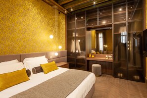 Suite (Peacock) | Donsdekens, een minibar, een kluis op de kamer, individueel gemeubileerd