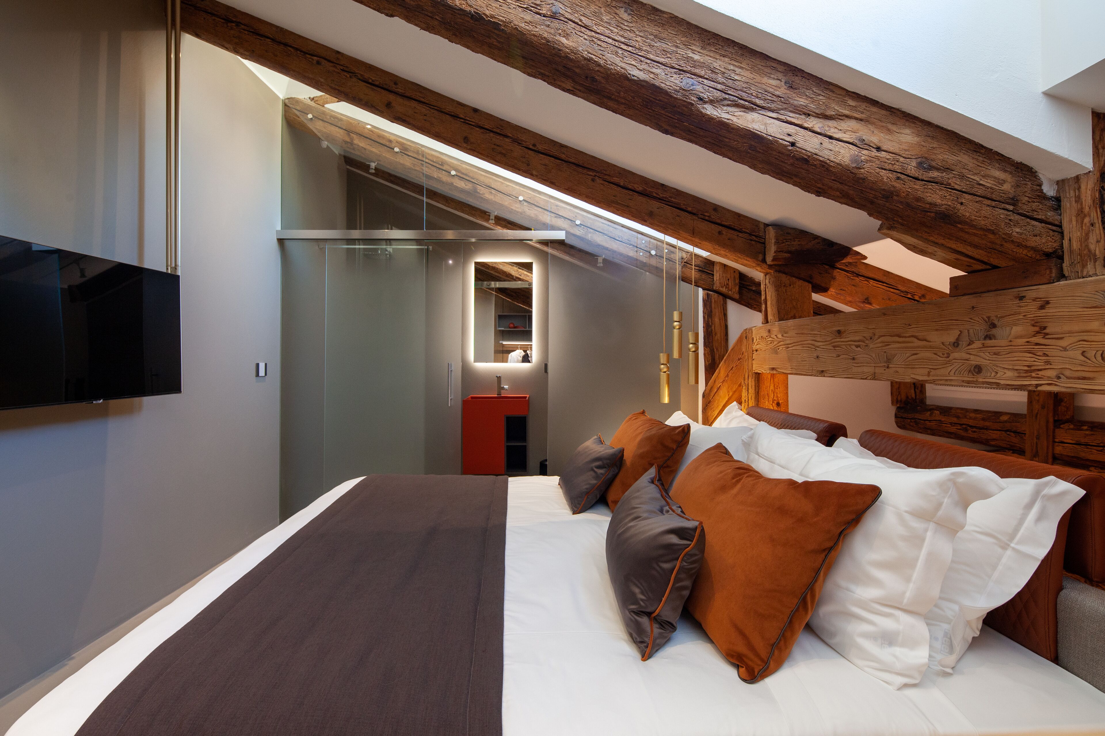 Deluxe dubbelrum (Penthouse) | Duntäcken, minibar, värdeförvaringsskåp på rummet och unika möbler