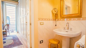 Hair dryer, bidet, towels - Residenza Dei Signori (Verona)