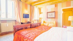 1 bedroom, free WiFi, bed sheets - Domus Nova - Camera Regina Adelaide (Verona)