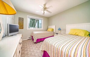 3 bedrooms, in-room safe, desk, iron/ironing board