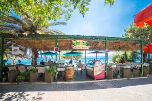 Apartment | Pool - Studio Next to the Beach w Terrace and Parking (Baska Voda)