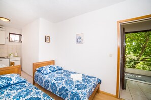 Apartment | 1 bedroom, free WiFi, bed sheets - Studio Next to the Beach w Terrace and Parking (Baska Voda)