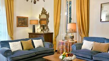 Smart-TV, Bücher, Arbeitsbereiche