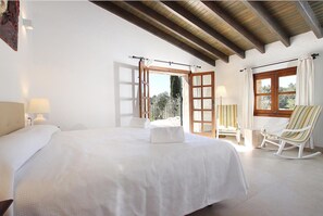 4 bedrooms, iron/ironing board, travel cot, free WiFi