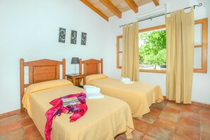 3 chambres, coffres-forts dans les chambres, fer et planche Ă repasser