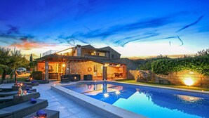 A modern house with a swimming pool, outdoor seating, and a well-lit patio area. - Vivamont, Villa-Finca 5StarsHome Mallorca (Pollensa / Pollença)