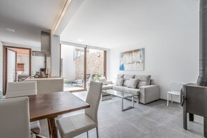 Télévision, cheminée