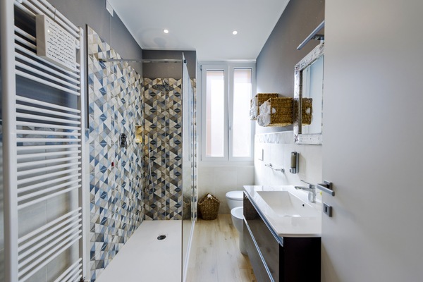 Doccia, asciugacapelli, bidet, asciugamani