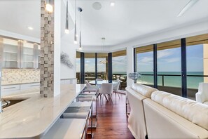 Interior - PENTHOUSE WITH A SPECTACULAR VIEWS OF THE GULF OF MEXICO EQUALY SARASOTA BAY (Longboat Key)