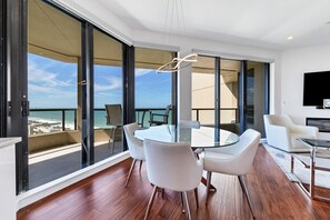 Dining - PENTHOUSE WITH A SPECTACULAR VIEWS OF THE GULF OF MEXICO EQUALY SARASOTA BAY (Longboat Key)
