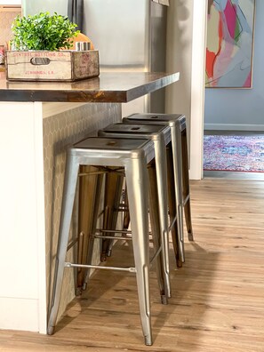 Unclassified image, 3 of 49, button