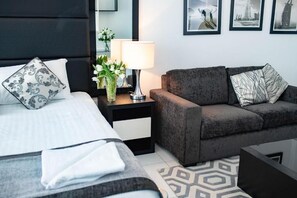 Comfort-Studiosuite | Zimmersafe, Bügeleisen/Bügelbrett, kostenloses WLAN