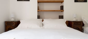 Villa Tola - Giallo - One Bedroom Apartment, Sleeps 5