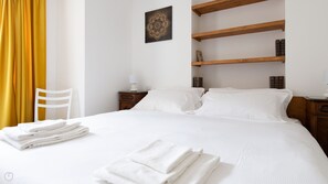 1 dormitorio, tabla de planchar con plancha, wifi gratis y ropa de cama
