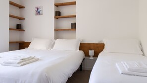 1 chambre, fer et planche Ă repasser, Wi-Fi gratuit, draps fournis
