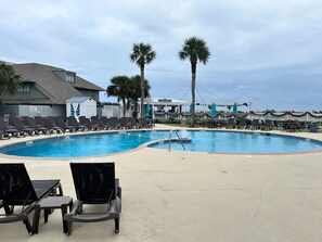 Pool - Crowley Cottage - Four Bedroom House, Sleeps 12 (Fripp Island)