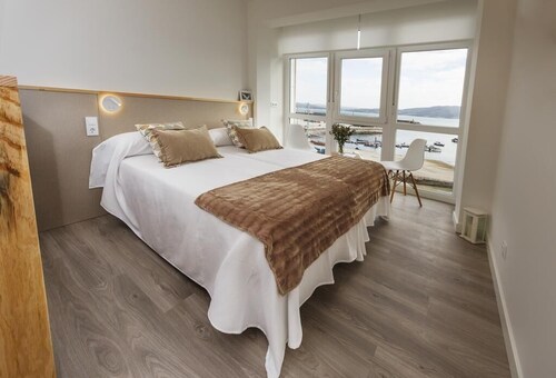 Seaview studios gallery window Muxia / Seaview studios gallery window Muxia