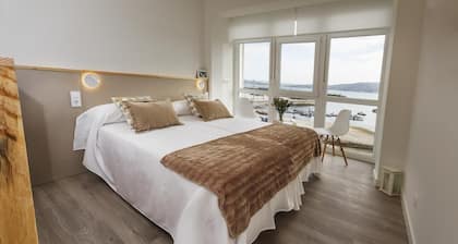 Seaview studios gallery window Muxia / Seaview studios gallery window Muxia