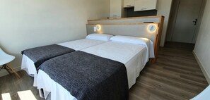 1 slaapkamer, een strijkplank/strijkijzer, gratis wifi, beddengoed