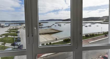 Estudios Vista Mar ventana galería Muxia / Seaview studios gallery window Muxia