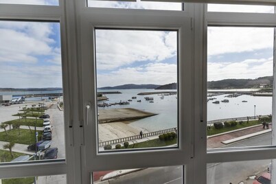Seaview studios gallery window Muxia / Seaview studios gallery window Muxia