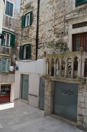 Front of property - Downtown apartments Vicencin place (Sibenik)
