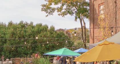 Large 2 Bedroom 1 Bath Apartment right on Main Street in Downtown Ellsworth.