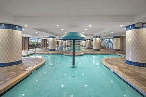 Piscine intérieure, piscine extérieure