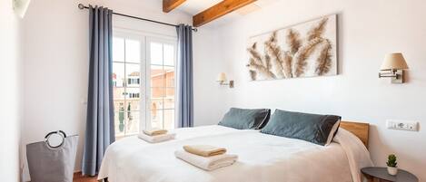 3 chambres, fer et planche à repasser, Wi-Fi gratuit, draps fournis