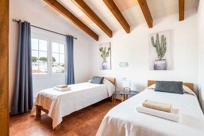 3 chambres, fer et planche à repasser, Wi-Fi gratuit, draps fournis