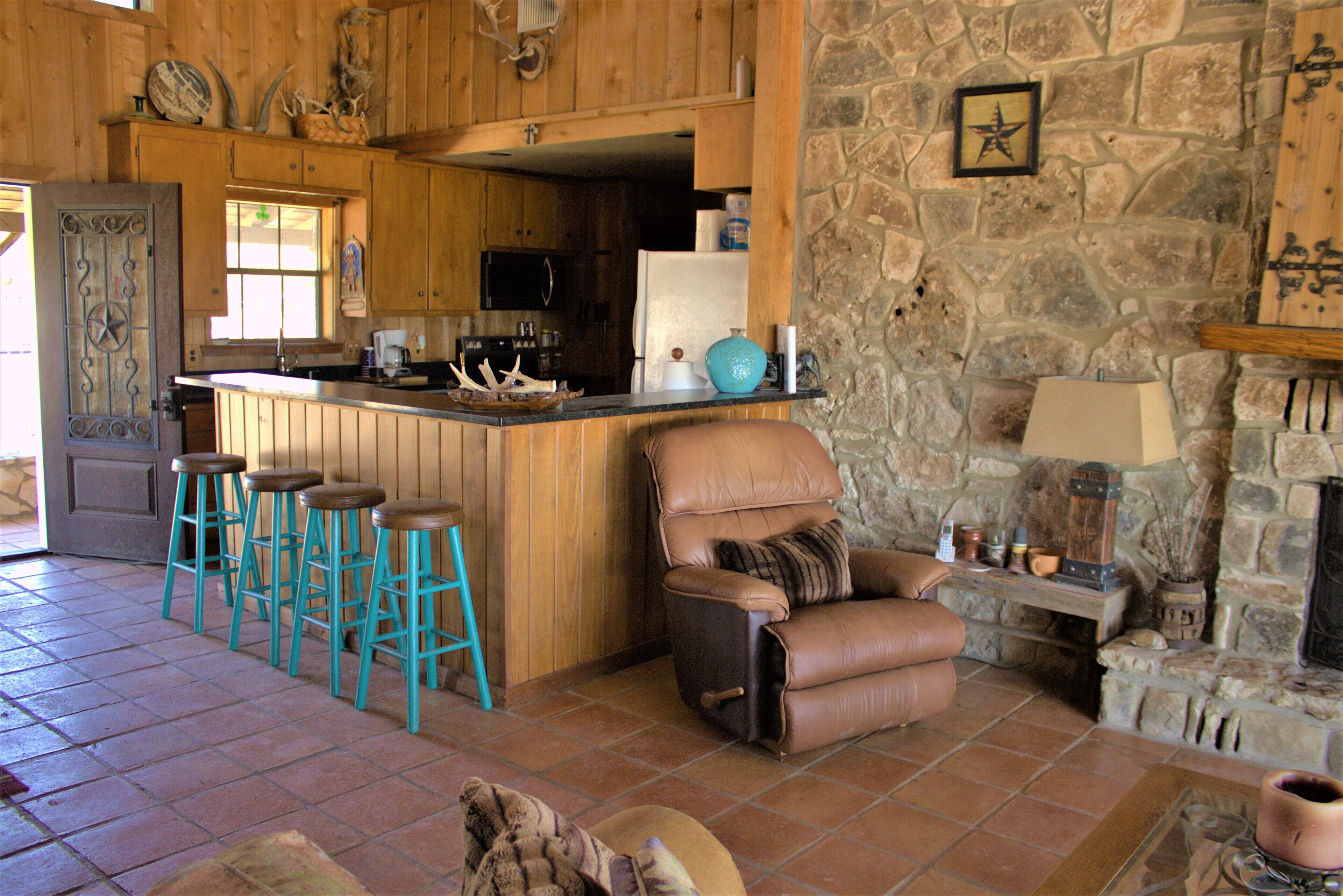 Smart TV, chimenea, videojuegos y reproductor de DVD 