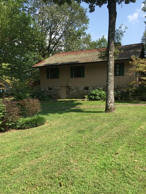 Exterior - Legendary lookout mountain escape with million dollar view.   (Menlo)